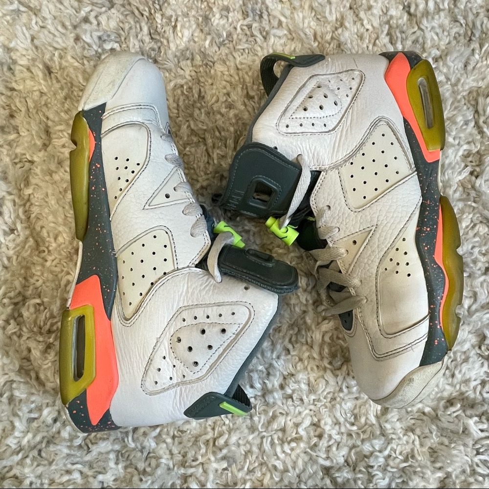 Jordan 6 “Bright Mango”